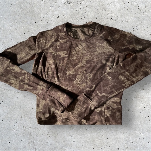 ** ๐ Lululemon Runderful Long Sleeve Incognito Camo - Picture 4 of 7